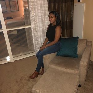 Meet your Posher, Claudena